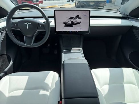 Used 2023 Tesla Model Y Long Range AWD/4WD image 23
