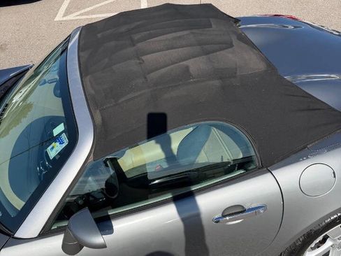 Used 2006 Pontiac Solstice Convertible w/ Premium Package RWD image 9