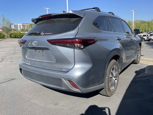 Used 2021 Toyota Highlander XLE FWD image 4