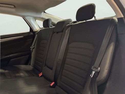 Used 2020 Ford Fusion SE image 18