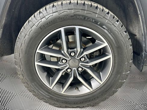 Used 2019 Jeep Grand Cherokee Limited image 29