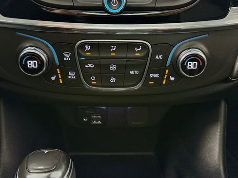 Used 2020 Chevrolet Traverse LT w/ LT Premium Package image 16