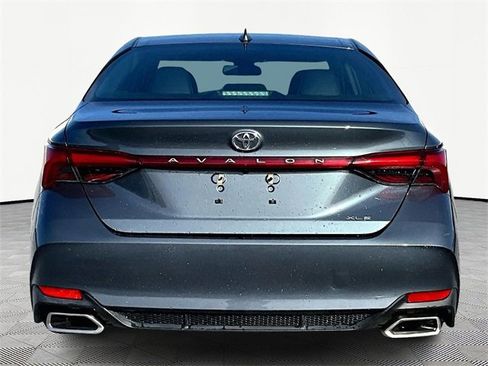 Used 2022 Toyota Avalon XLE image 5