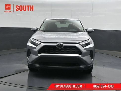 Used 2023 Toyota RAV4 LE AWD/4WD image 5
