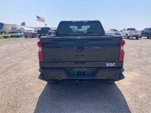 Used 2024 Chevrolet Silverado 1500 Custom w/ Turbomax Blackout Package AWD/4WD image 10