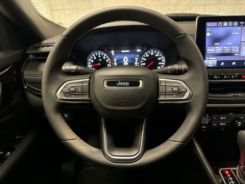 Used 2023 Jeep Compass Latitude AWD/4WD image 15
