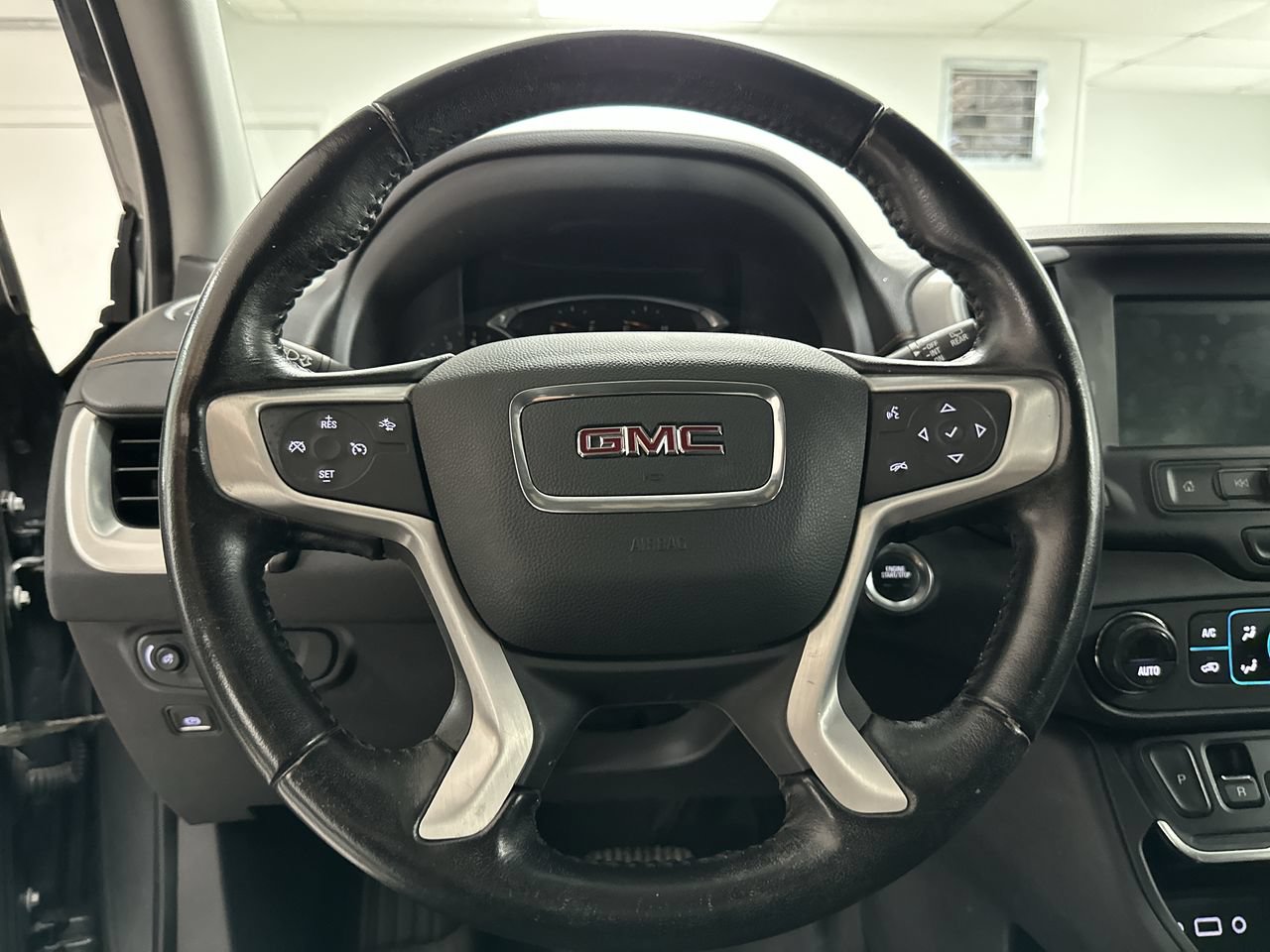 Used 2020 GMC Terrain SLE w/ Driver Convenience Package AWD/4WD image 13