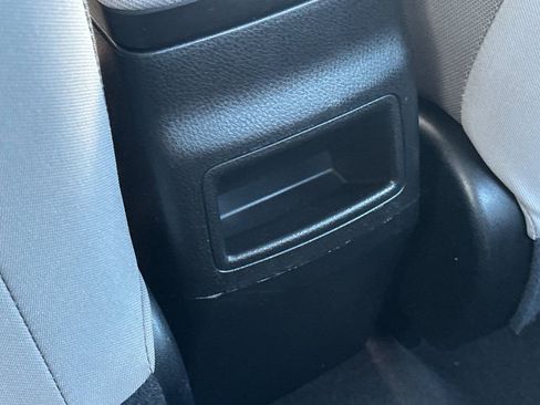 Used 2018 Toyota Corolla LE image 13