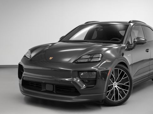 Certified 2025 Porsche Macan 4 Electric image 7