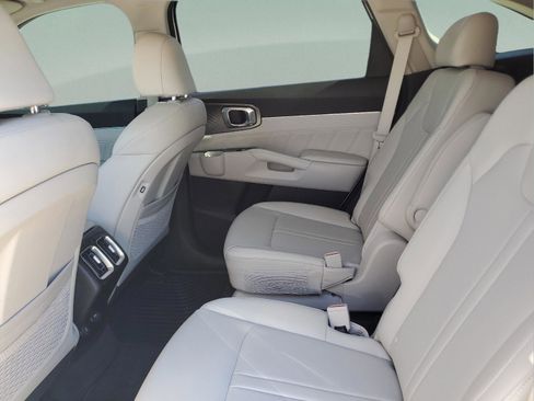 Used 2023 Kia Sorento SX image 9