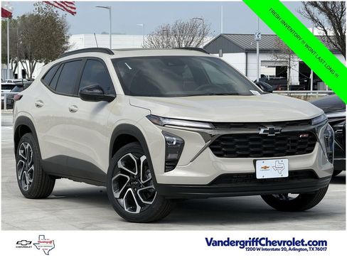 New 2026 Chevrolet Trax RS w/ Sunroof Package FWD image 2