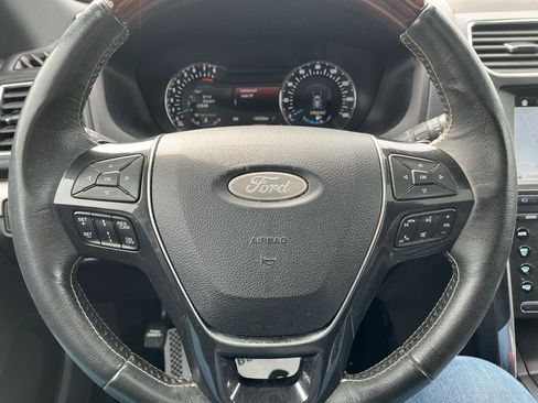 Used 2019 Ford Explorer Platinum AWD/4WD image 9