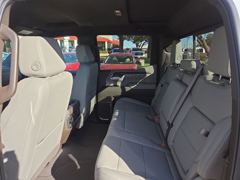 New 2026 GMC Sierra 1500 SLT image 8