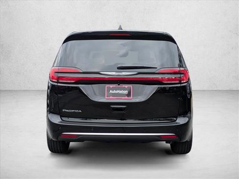 New 2026 Chrysler Pacifica Select image 8