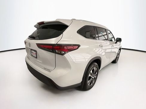 Certified 2026 Toyota Highlander XLE AWD/4WD image 7