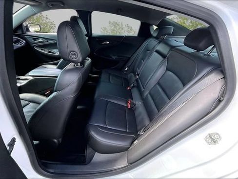 Used 2018 Chevrolet Malibu LT w/ Leather Package FWD image 24