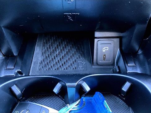 Used 2021 Mercedes-Benz GLC 300 4MATIC image 31