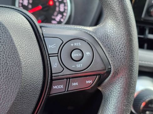 Used 2022 Toyota RAV4 XLE AWD/4WD image 23