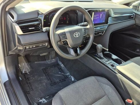Used 2025 Toyota Camry LE FWD image 17