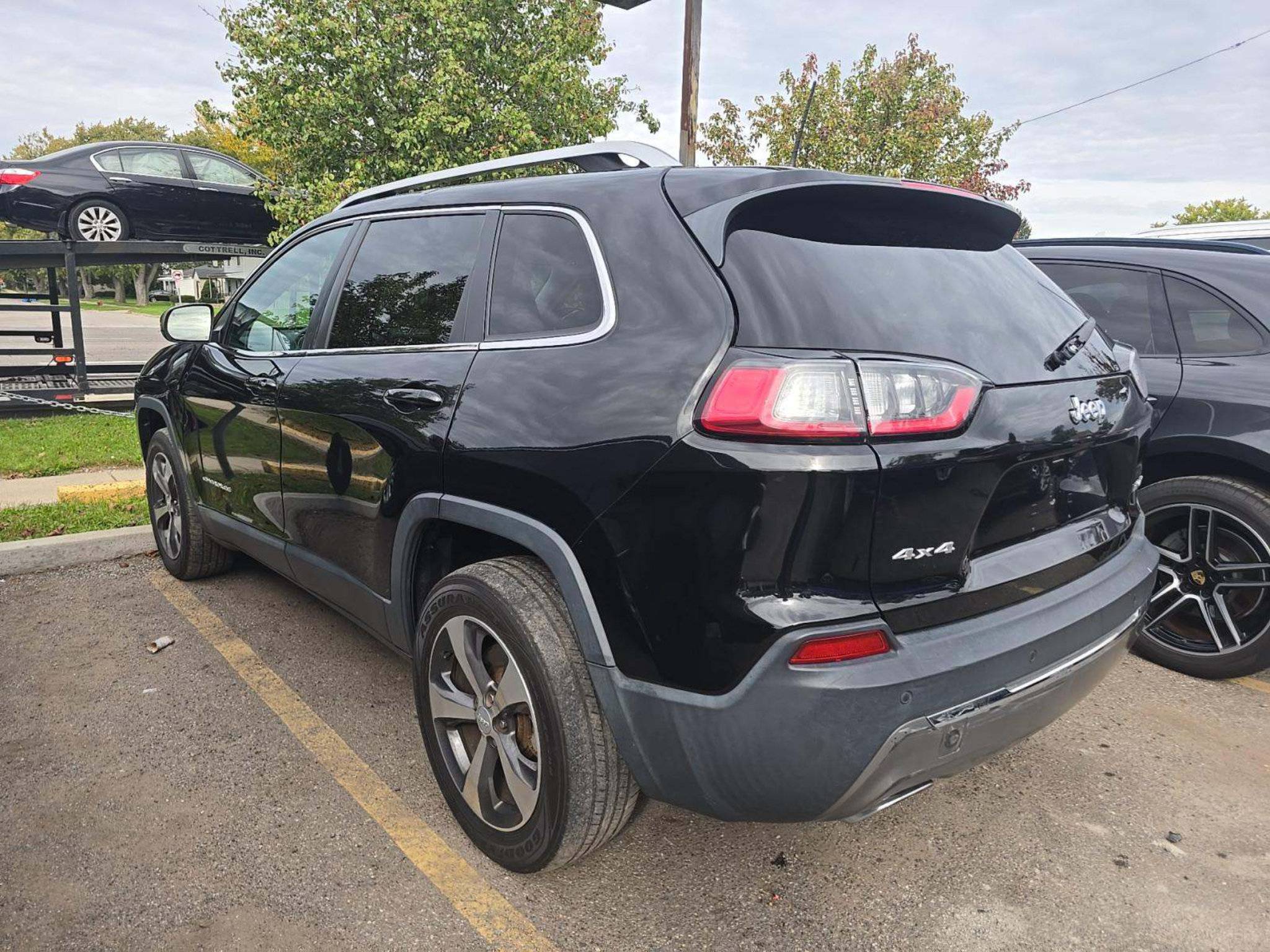 Used 2019 Jeep Cherokee Limited AWD/4WD image 3