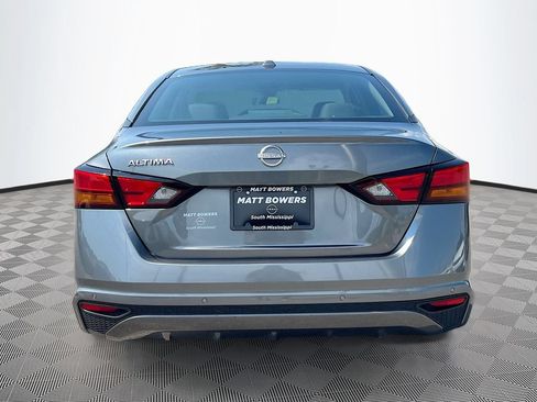Used 2025 Nissan Altima 2.5 SV FWD image 6