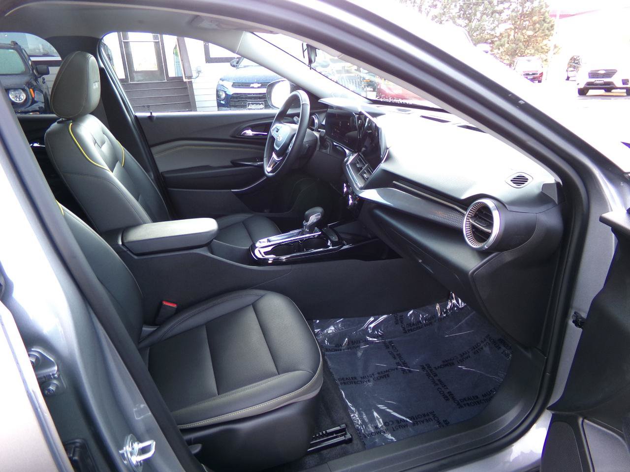 Used 2025 Chevrolet Trax ACTIV w/ Sunroof Package FWD image 31