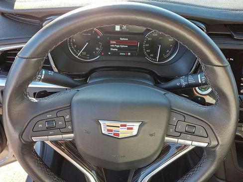 Certified 2025 Cadillac XT6 Premium Luxury image 19