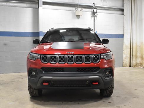 Used 2025 Jeep Compass Trailhawk AWD/4WD image 31