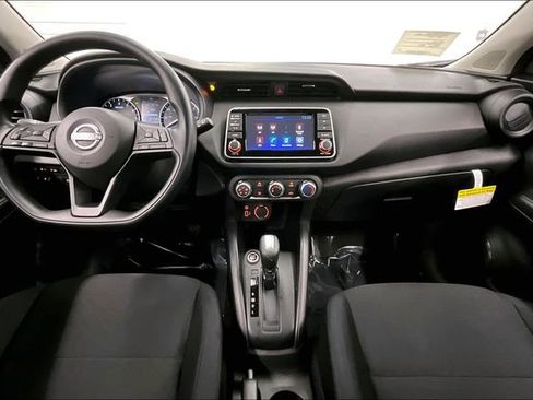 New 2025 Nissan Kicks Play S FWD image 5