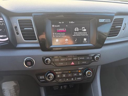 Used 2017 Kia Niro LX image 16