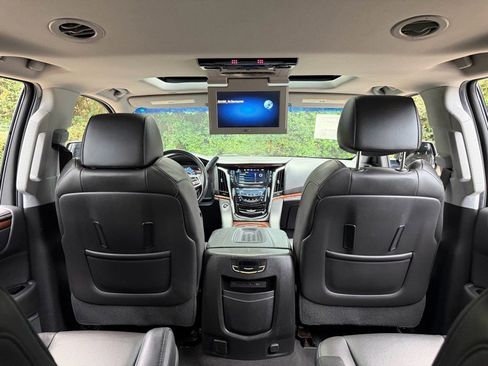 Used 2017 Cadillac Escalade Premium Luxury image 28