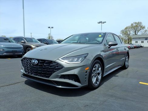 Used 2023 Hyundai Sonata SEL w/ Preferred Accessory Package FWD image 1