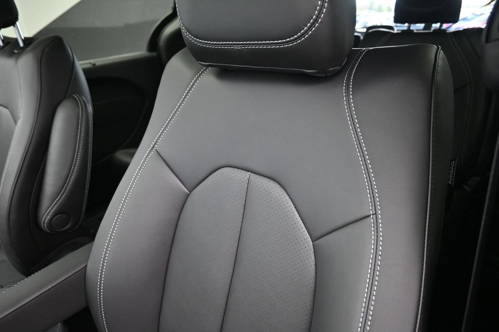 New 2027 Chrysler Pacifica Select w/ Family Tech Group FWD image 14