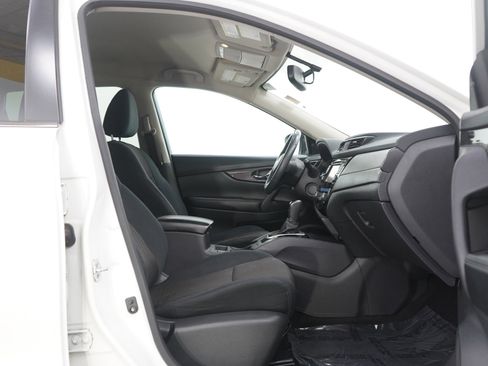 Used 2017 Nissan Rogue SV w/ SV Premium Package AWD/4WD image 11