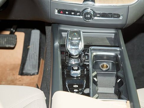 New 2026 Volvo XC60 T8 Plus w/ Protection Package Premier image 26