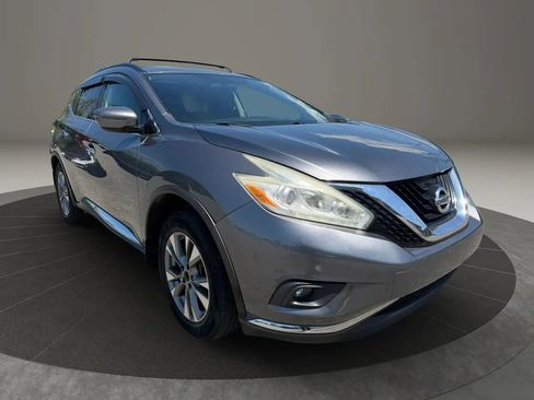 Used 2017 Nissan Murano SV w/ Premium Package FWD image 3