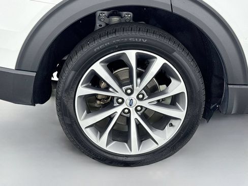 Used 2025 Ford Explorer Platinum w/ Ultimate Package AWD/4WD image 8