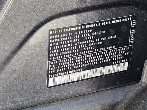 Certified 2025 Volkswagen Tiguan SE AWD/4WD image 28