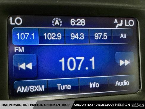 Used 2017 Chrysler Pacifica Touring-L FWD image 14