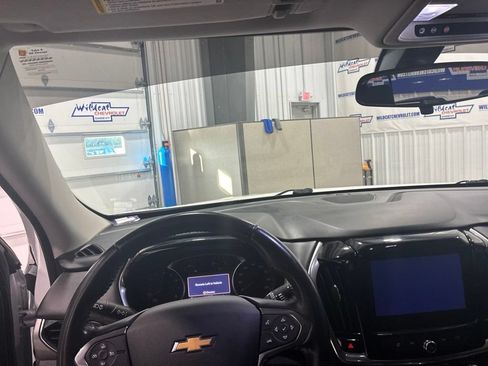 Used 2020 Chevrolet Traverse LT FWD image 2