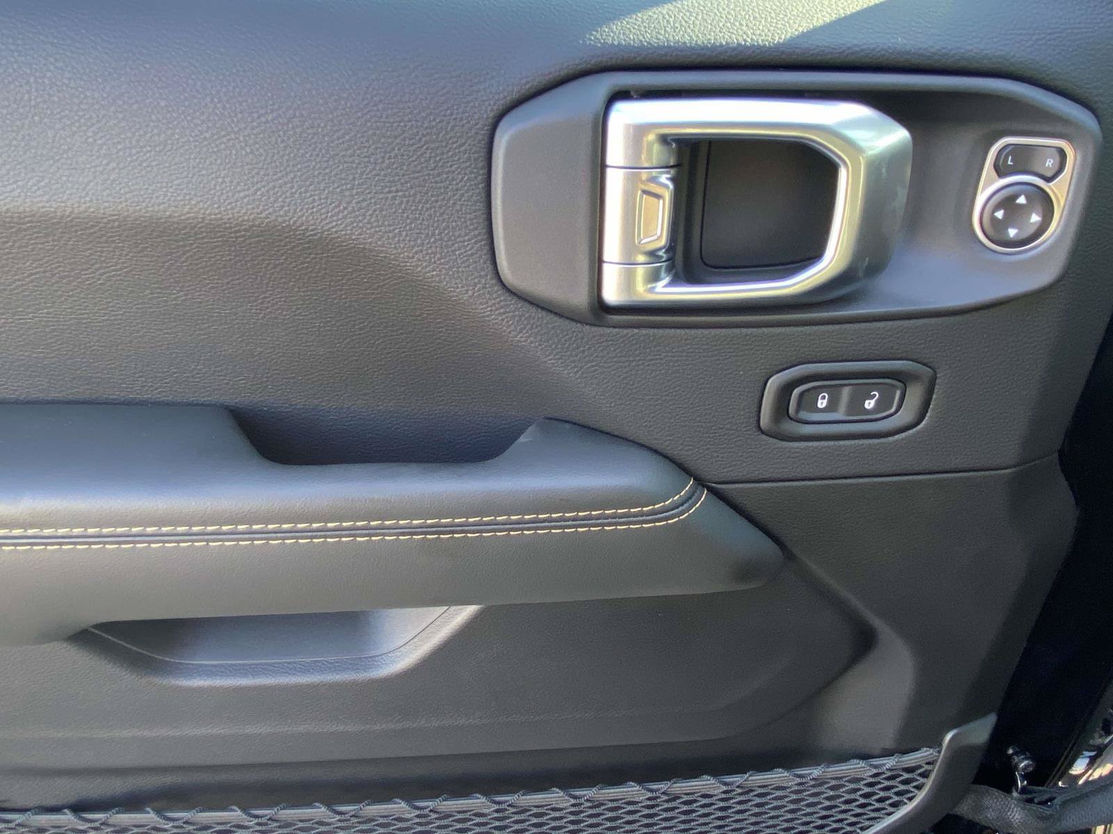 New 2026 Jeep Wrangler Unlimited Sahara AWD/4WD image 16