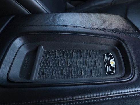 Used 2016 Cadillac Escalade Luxury image 21