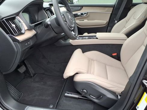 New 2026 Volvo XC90 T8 Ultra w/ Lounge Package AWD/4WD image 16