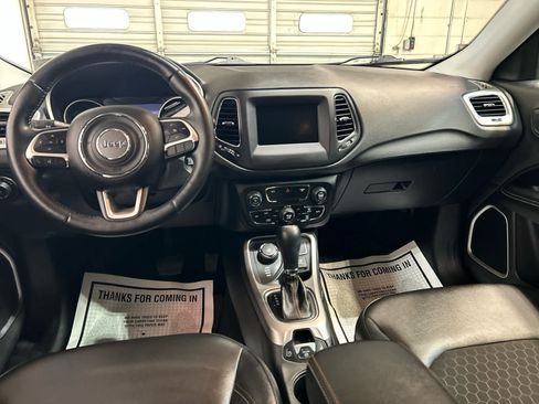 Used 2018 Jeep Compass Latitude w/ Popular Equipment Group AWD/4WD image 4