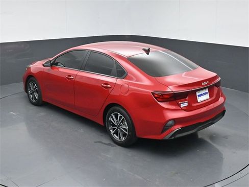Used 2024 Kia Forte LXS image 39