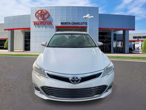Used 2015 Toyota Avalon XLE Premium image 3