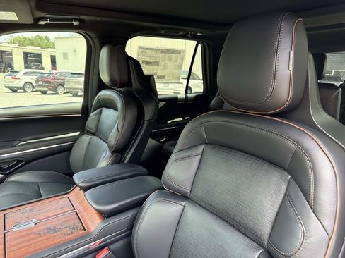 New 2026 Lincoln Navigator Black Label AWD/4WD image 23