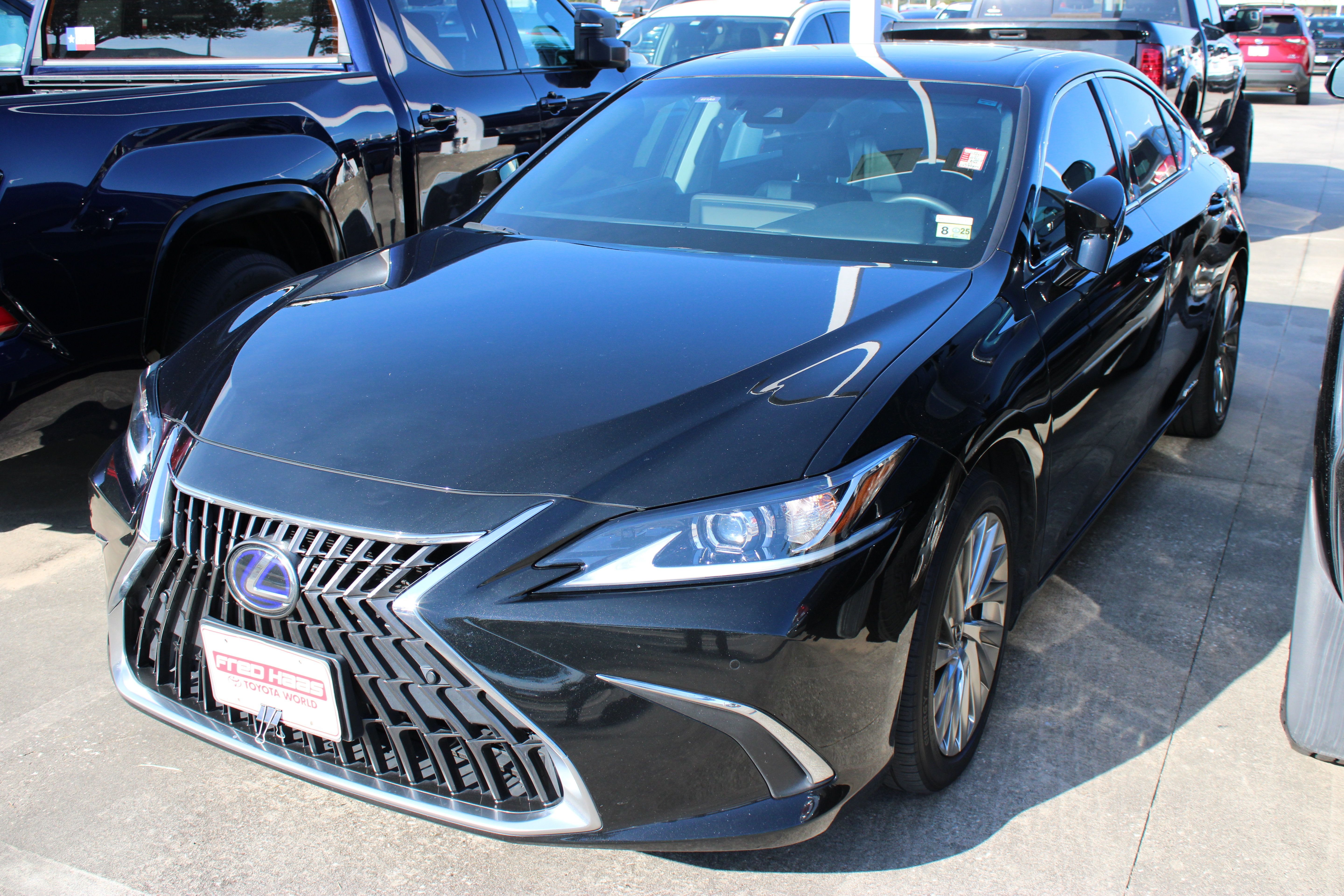 Used 2022 Lexus ES 300h w/ Accessory Package FWD image 6