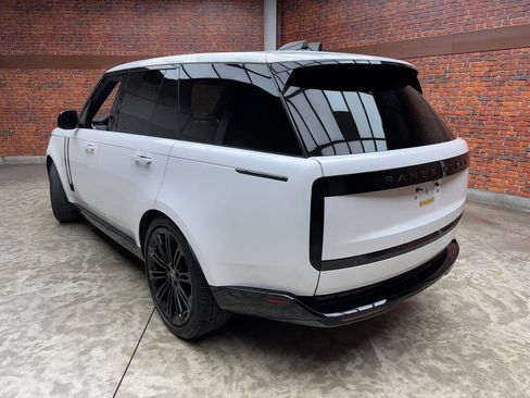 Used 2024 Land Rover Range Rover SE AWD/4WD image 3