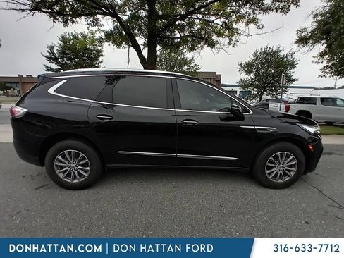 Used 2023 Buick Enclave Essence AWD/4WD image 5